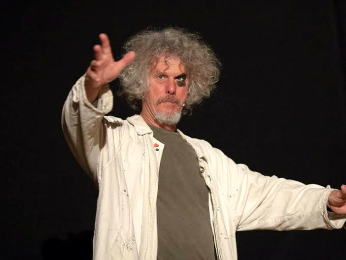 Paolo Migone in 'Completamente spettinato' al teatro dell'Opera del Casinò di Sanremo Paolo Migone in 'Completamente spettinato' al teatro dell'Opera del Casinò di Sanremo