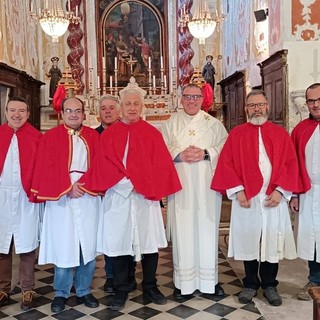 Giovedì santo ad Aurigo: la confraternita di San Giovanni decollato celebra il pasto di magro