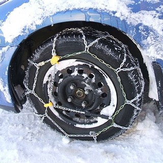 Dal 15 novembre al 15 aprile scatta l'obbligo di catene o pneumatici invernali