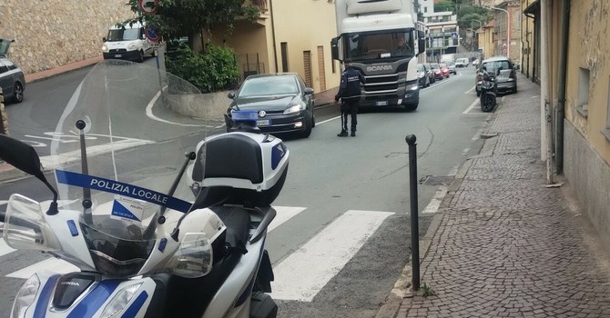 IL PUNTO. Imperia, basta un incidente a Castelvecchio per paralizzare il traffico: ora serve un vero Piano della viabilità