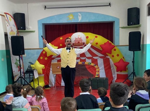 Valle Arroscia, le Pro loco regalano un carnevale indimenticabile ai bimbi delle scuole di Pornassio