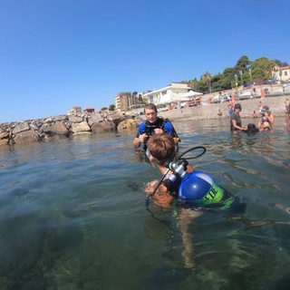 Imperia, alla Foce battesimo subacqueo per i giovani amanti dei fondali