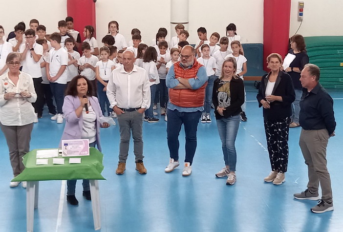 Gli alunni dell’Istituto Comprensivo di Riva Ligure e San Lorenzo al Mare ricevono le patenti di smartphone (foto)