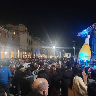 Capodanno a Imperia: musica, brindisi e divertimento sotto le gru