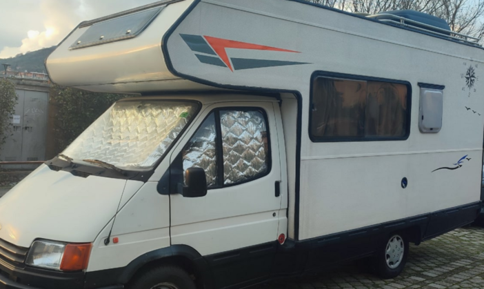 ACCADDE OGGI, 6 APRILE 1999. Pasqua, invasione di camper e roulotte “abusivi” in  strade e piazze