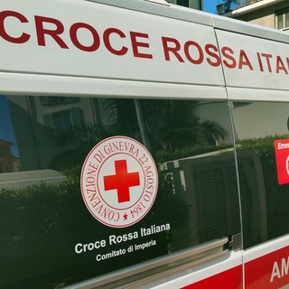 Imperia, uomo armato di coltello: ferita una donna. E' caccia all’aggressore in città Imperia, uomo armato di coltello: ferita una donna. E' caccia all’aggressore in città