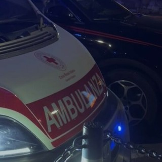 Auto si ribalta nella notte in via XXV Aprile a Imperia: ferita una donna di 50 anni