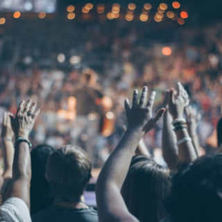 Sanremo è ancora il cuore del glamour per l'industria musicale italiana?