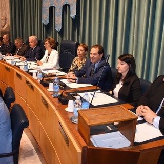 Imperia: torna giovedì 16 maggio il Consiglio Comunale con mozione 'Plastic Free', raccolta rifiuti, partecipate e discussione sulla ztl del Parasio Imperia: torna giovedì 16 maggio il Consiglio Comunale con mozione 'Plastic Free', raccolta rifiuti, partecipate e discussione sulla ztl del Parasio