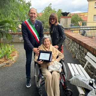 Diano Marina festeggia i 100 anni di nonna  Anna Maria Orsi, una vita di lavoro e di passione