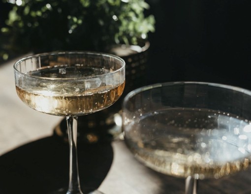 La Raffinata Selezione di Champagne Online: Un Viaggio Tra Sapori e Tradizioni