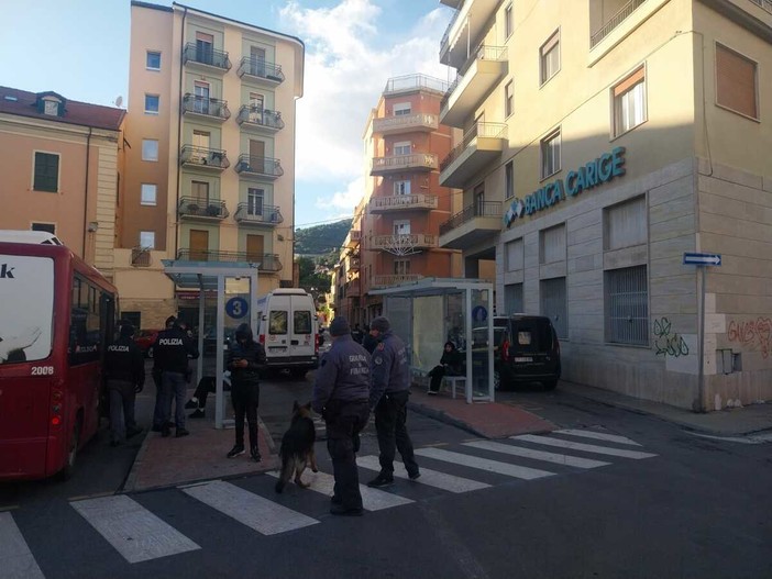 Imperia, blitz antispaccio delle forze dell'ordine nel centro di Oneglia