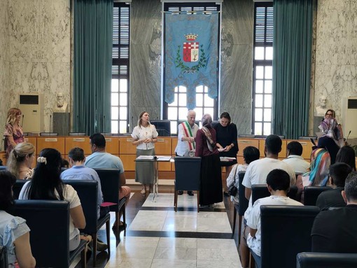 Il sindaco Scajola accoglie i nuovi cittadini imperiesi: "Questa è la vostra città, contribuite a farla crescere" Il sindaco Scajola accoglie i nuovi cittadini imperiesi: "Questa è la vostra città, contribuite a farla crescere"