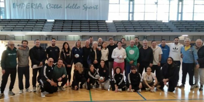 Corso di aggiornamento sulla pallapugno al Palazzetto dello Sport di Imperia