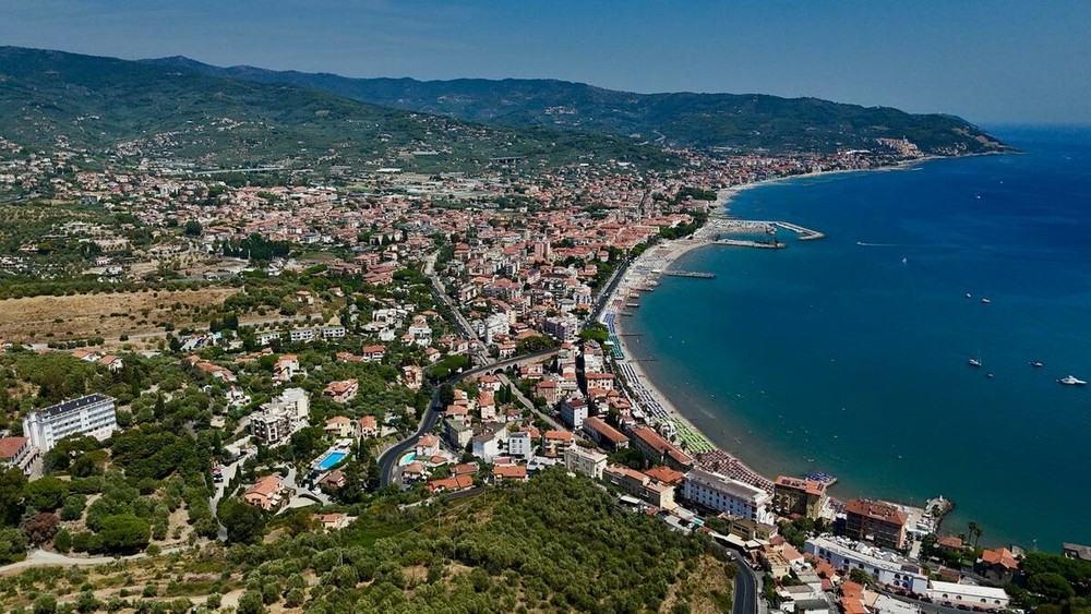 A Diano Marina servono 13,5 anni di stipendio per comprare 80 metri quadrati, a Imperia il rapporto scende a 7,9 anni A Diano Marina servono 13,5 anni di stipendio per comprare 80 metri quadrati, a Imperia il rapporto scende a 7,9 anni