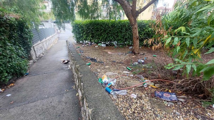Proteste in via degli Ulivi e via Acquarone: “Strada nel degrado, serve un intervento urgente”