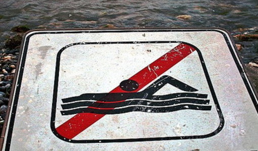 Stop ai bagni alla foce del Caramagna: scatta il divieto di balneazione ai Cappuccini Stop ai bagni alla foce del Caramagna: scatta il divieto di balneazione ai Cappuccini