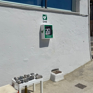 Cervo, spiagge più sicure: installati due nuovi defibrillatori sul litorale
