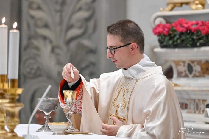 Don Luca Gabriel, parroco di Diano Marina, alla guida della comunicazione diocesana