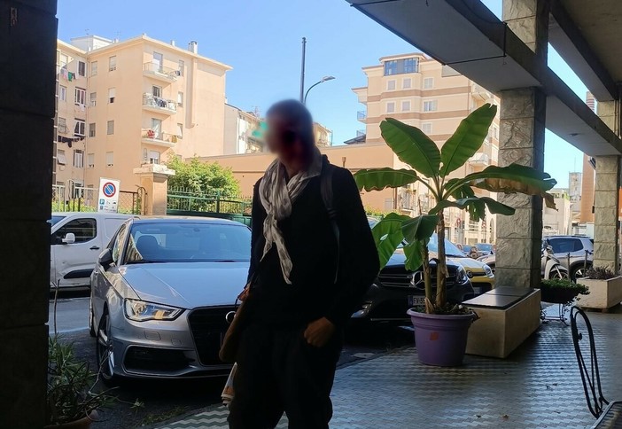 AL DIRETTORE. Donna straniera in evidente difficoltà a Oneglia: “Perché nessuno interviene per aiutarla?” AL DIRETTORE. Donna straniera in evidente difficoltà a Oneglia: “Perché nessuno interviene per aiutarla?”