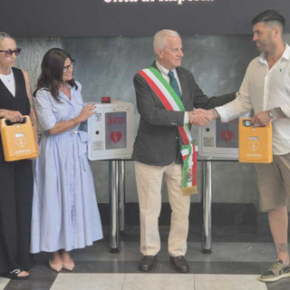 Imperia, donati due defibrillatori in ricordo di Marco Di Pietro