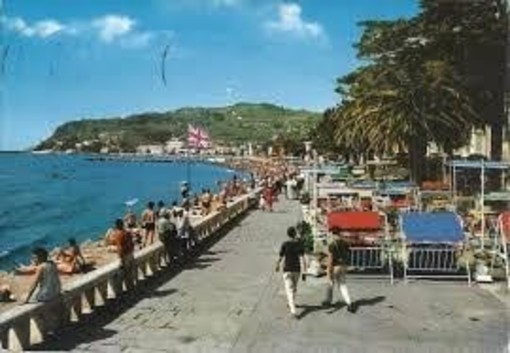 ACCADDE OGGI, 12 OTTOBRE 1985. Ottobre da favola: acqua del mare più calda che fuori, tuffi e clima quasi estivo ACCADDE OGGI, 12 OTTOBRE 1985. Ottobre da favola: acqua del mare più calda che fuori, tuffi e clima quasi estivo