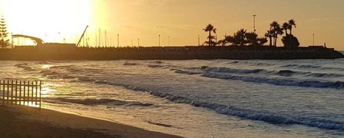 Diano Marina, anticipata la chiusura per i bagnanti delle spiagge libere: dalle 19 alle 8 Diano Marina, anticipata la chiusura per i bagnanti delle spiagge libere: dalle 19 alle 8