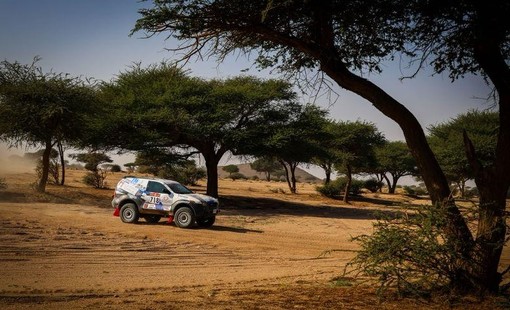 Dakar, l’equipaggio composto dal dianese Luciano Carcheri e Fabrizia Pons scala posizioni Dakar, l’equipaggio composto dal dianese Luciano Carcheri e Fabrizia Pons scala posizioni