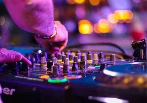 DJ set e intrattenimento a Imperia per l'arrivo del Giro d'Italia DJ set e intrattenimento a Imperia per l'arrivo del Giro d'Italia