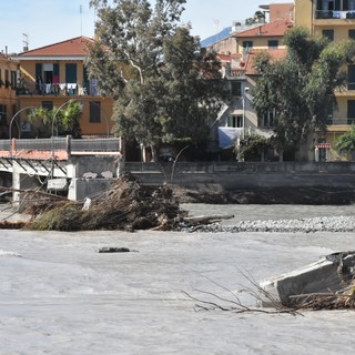 Ventimiglia, la passerella Squarciafichi potrebbe essere ricostruita in un'altra zona della città (foto e video) Ventimiglia, la passerella Squarciafichi potrebbe essere ricostruita in un'altra zona della città (foto e video)