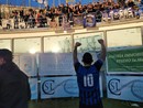 Costantini esulta sotto il settore ospiti del Comunale, il derby e nerazzurro (Foto Flammia)