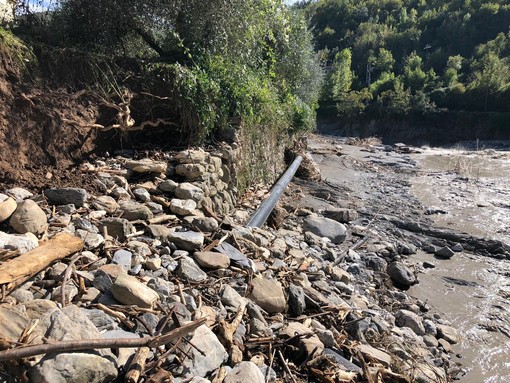 Maltempo, valle Arroscia in ginocchio, Alessandri: "Siamo senza telefono e acqua potabile, occorre una riflessione su prevenzione e sistema di vita" (foto e video) Maltempo, valle Arroscia in ginocchio, Alessandri: "Siamo senza telefono e acqua potabile, occorre una riflessione su prevenzione e sistema di vita" (foto e video)