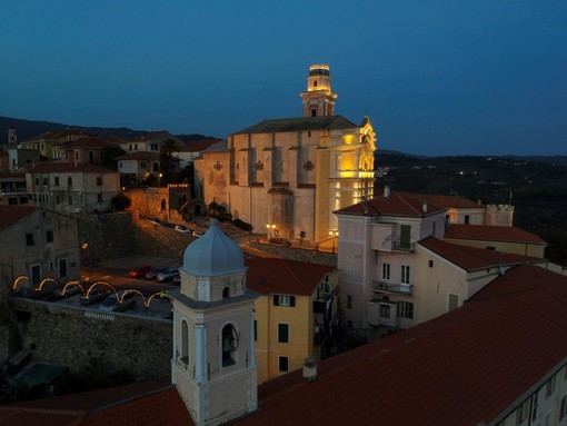 Diano Castello: le opere di Salvador Dalì riguardanti la Divina Commedia esposte nella chiesa di San Giovanni Battista Diano Castello: le opere di Salvador Dalì riguardanti la Divina Commedia esposte nella chiesa di San Giovanni Battista