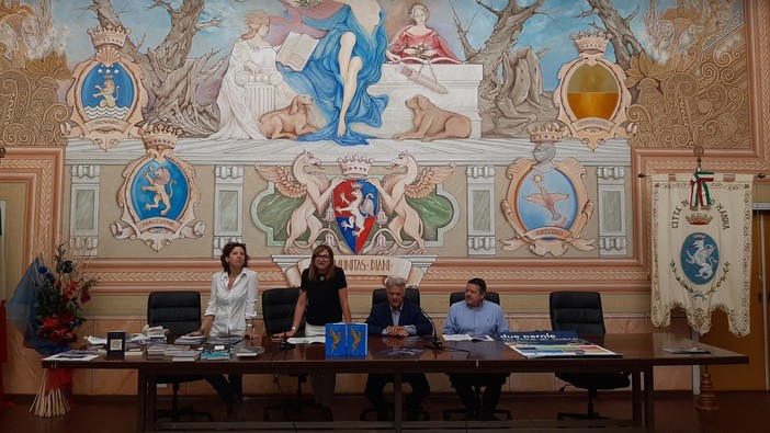 Sei appuntamenti dedicati alla cultura sul molo delle tartarughe di Diano Marina (foto e video) Sei appuntamenti dedicati alla cultura sul molo delle tartarughe di Diano Marina (foto e video)