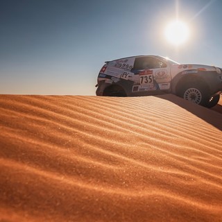 Dakar Classic, per il dianese Luciano Carcheri e Fabrizia Pons un'avventura epica nel cuore del deserto