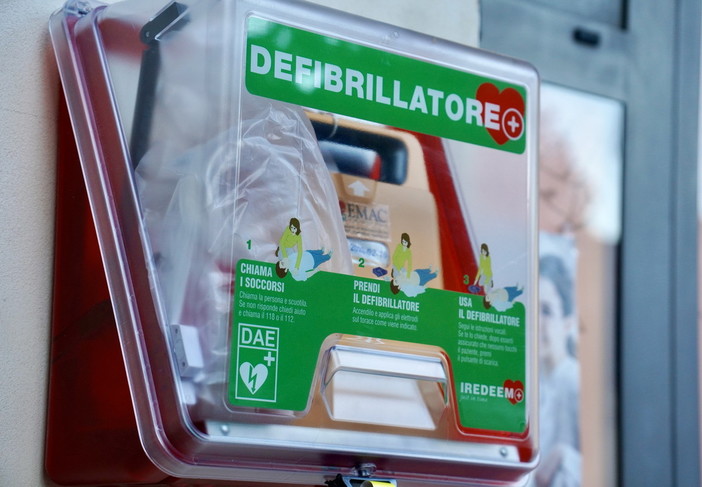 Il Parasio diventa cardioprotetto: installato un nuovo defibrillatore Il Parasio diventa cardioprotetto: installato un nuovo defibrillatore