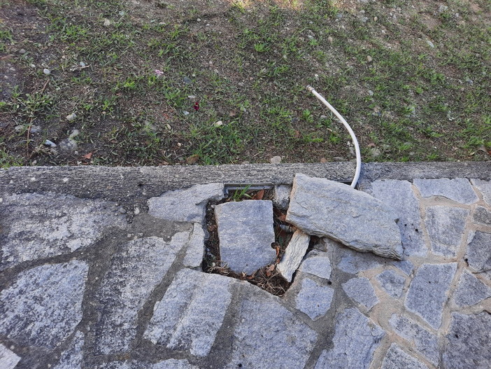 Imperia, sopralluogo del PD cittadino al cimitero di Porto Maurizio: "Necessario ridare dignità ad un luogo sacro" (foto) Imperia, sopralluogo del PD cittadino al cimitero di Porto Maurizio: "Necessario ridare dignità ad un luogo sacro" (foto)