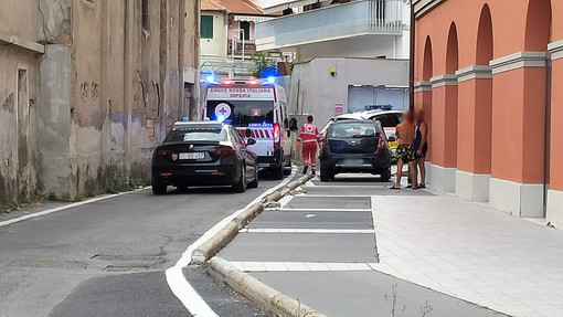 Si ferisce al torace con un coltello: sudamericana di 49 anni ricoverata in codice rosso a Imperia Si ferisce al torace con un coltello: sudamericana di 49 anni ricoverata in codice rosso a Imperia
