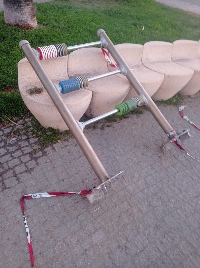 Al Prino proteste per il degrado e la scarsa manutenzione (foto) Al Prino proteste per il degrado e la scarsa manutenzione (foto)