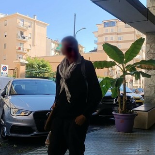 AL DIRETTORE. Donna straniera in evidente difficoltà a Oneglia: “Perché nessuno interviene per aiutarla?” AL DIRETTORE. Donna straniera in evidente difficoltà a Oneglia: “Perché nessuno interviene per aiutarla?”