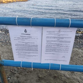 Borgo Prino, scatta il divieto di balneazione: stop ai bagni al molo parallelo alla costa Borgo Prino, scatta il divieto di balneazione: stop ai bagni al molo parallelo alla costa