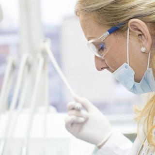 Dentista a Genova: come risparmiare senza rischiare sulla qualità delle cure