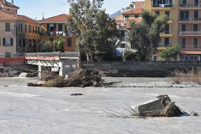 Ventimiglia, la passerella Squarciafichi potrebbe essere ricostruita in un'altra zona della città (foto e video) Ventimiglia, la passerella Squarciafichi potrebbe essere ricostruita in un'altra zona della città (foto e video)
