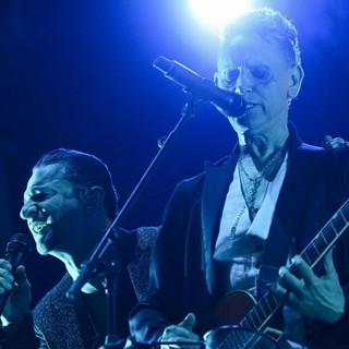 Sanremo 2023, i Depeche Mode super ospiti della serata finale del Festival: l'annuncio di Amadeus al Tg 1