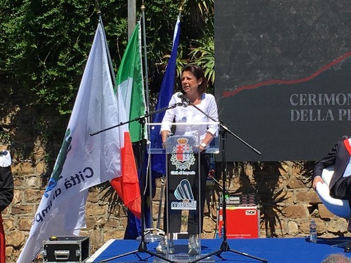 Raddoppio ferroviario, De Micheli: "Progetto già avviato. Finanziamenti legati al recovery fund" (Video) Raddoppio ferroviario, De Micheli: "Progetto già avviato. Finanziamenti legati al recovery fund" (Video)