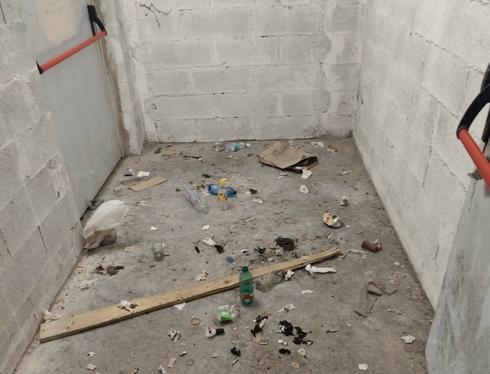 Sicurezza all'ex Isnardi, ora il Prefetto Giaccari sollecita il Comune a trovare un ricovero per i senzatetto Sicurezza all'ex Isnardi, ora il Prefetto Giaccari sollecita il Comune a trovare un ricovero per i senzatetto