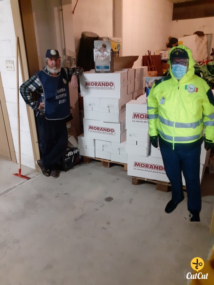 Morando Petfood dona ad Accademia Kronos ponente ligure 2 bancali di confezioni di crocchette per cani e gatti