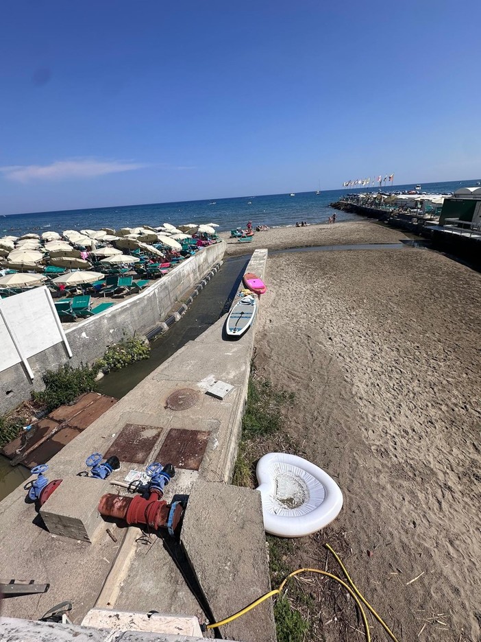 Balneazione vietata a Diano Marina,  Confesercenti: "Gravi danni per turismo e commercio