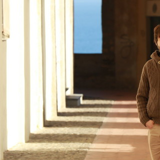 Eugenio Ripepi canta Elisa nel Foyer del Teatro Cavour di Imperia Eugenio Ripepi canta Elisa nel Foyer del Teatro Cavour di Imperia