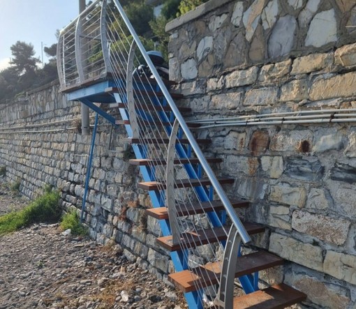 Ex Pennello di Oneglia, torna la scala sul lungomare. D'Agostino: "Era stata rimossa per essere rinnovata" Ex Pennello di Oneglia, torna la scala sul lungomare. D'Agostino: "Era stata rimossa per essere rinnovata"